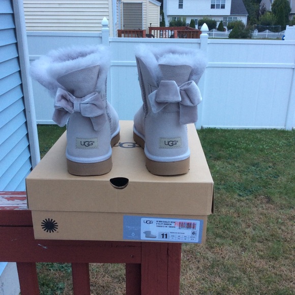 UGG Shoes - Ugg mini bailey bow II velvet ribbon 🎀